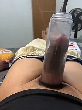 Stripchat Live Sex Cam of TylerPrecummer