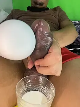 Stripchat Adult Webcams of TylerPrecummer