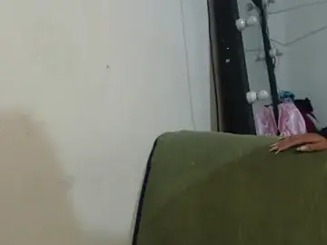 Stripchat Live Sex Cam of skinny_sweet2411