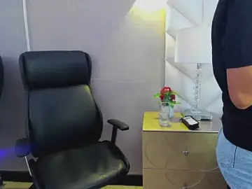 Stripchat Free Porn Cam of ChloeHarper_