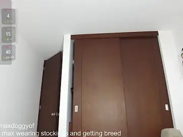 Stripchat Live Sex Cam of maxdoggy1