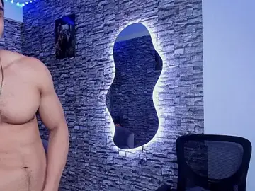 Stripchat Live Sex Cam of ChoreyTaiylor