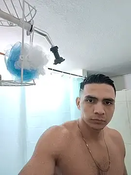 Stripchat Free Porn Cam of ChoreyTaiylor