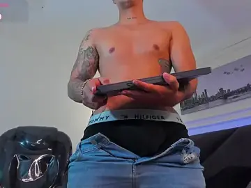 Stripchat Free Porn Cam of Damian23__