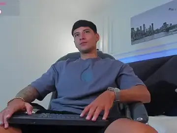 Stripchat Free Live Porn of Damian23__