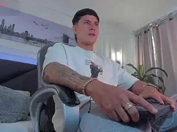 Stripchat Live Sex Cam of Damian23__