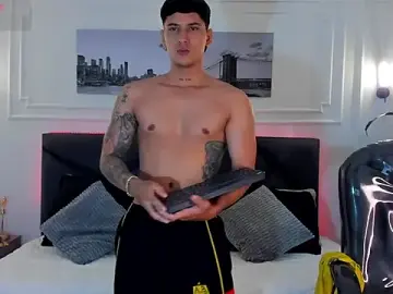 Stripchat Nude Webcam of Damian23__