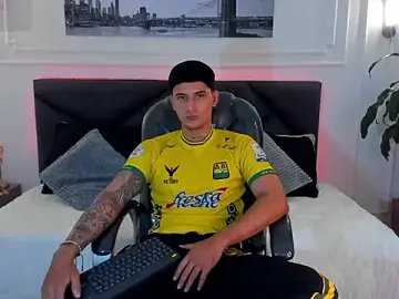 Stripchat Adult Webcam of Damian23__