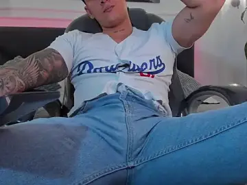 Stripchat Watch Live Sex Cams of Damian23__