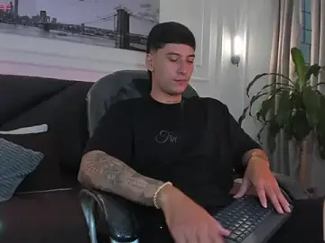 Stripchat Free Live Porn of Damian23__