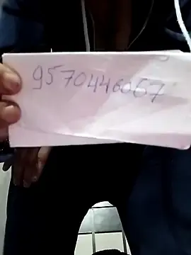 Stripchat Sex Cam of Darling8008