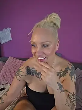 Stripchat Best Webcam of JaninaSecrets_