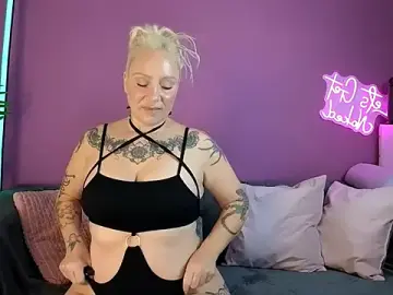 Stripchat Free Porn Cam of JaninaSecrets_