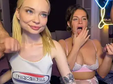 Stripchat Live Sex Cam of dollfromvenus