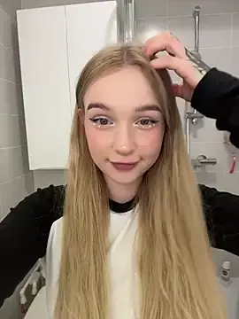 Stripchat Sex Cam of Baby_Tiny