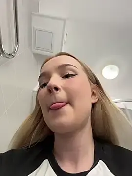 Stripchat Free Porn Cam of Baby_Tiny