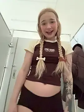 Stripchat Sex Cam of Baby_Tiny
