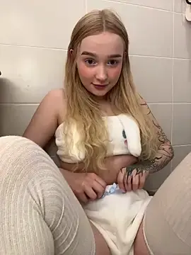 Stripchat Sex Cam of Baby_Tiny