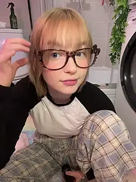 Stripchat Live Sex Cam of Baby_Tiny