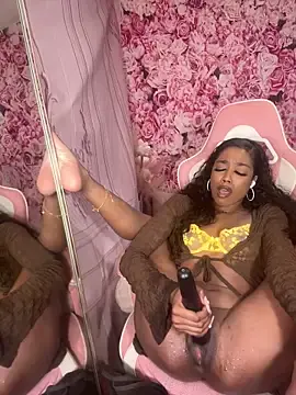 Stripchat Best Webcam of mismialove