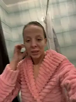 Stripchat Live Sex Cam of LikaCat