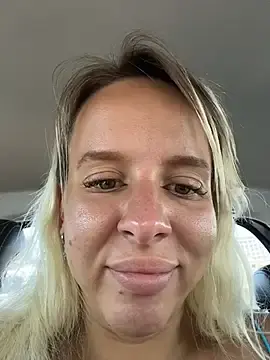 Stripchat Free Porn Cam of LikaCat