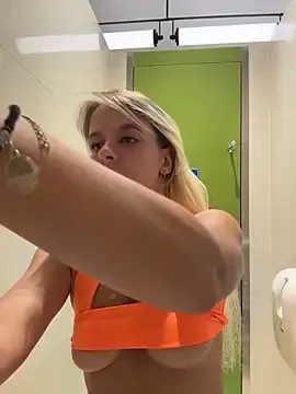 Stripchat Free Live Porn of LikaCat