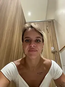 Stripchat Live Sex Cam of LikaCat