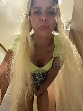 Stripchat Free Live Porn of LikaCat