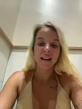 Stripchat Free Live Porn of LikaCat