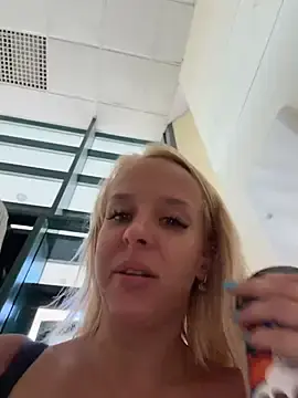 Stripchat Live Porn of LikaCat