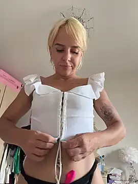 Stripchat Adult Webcam of LikaCat
