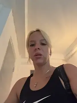 Stripchat Watch Live Sex Cams of LikaCat