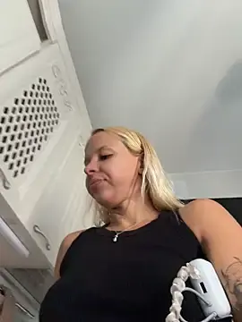 Stripchat Free Porn Cam of LikaCat