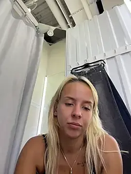 Stripchat Live Porn of LikaCat