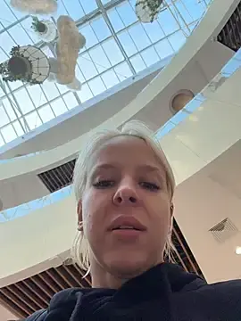 Stripchat Live Sex Cam of LikaCat