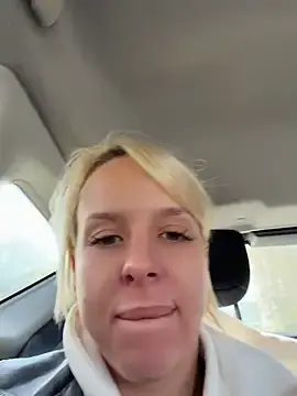 Stripchat Sex Cam of LikaCat