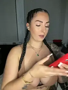 Stripchat Watch Live Sex Cams of Mia-Bremer