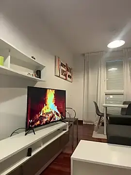 Stripchat Sex Cam of redheaddoll22