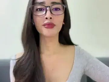 Stripchat Sex Cam of Lovable_with_bigsurprise