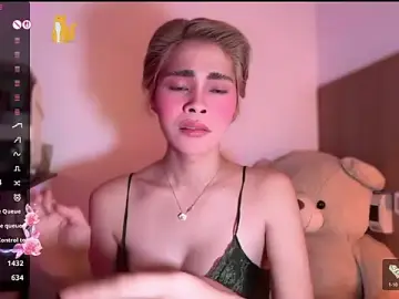Stripchat Best live sex cam show of Raven_Iris