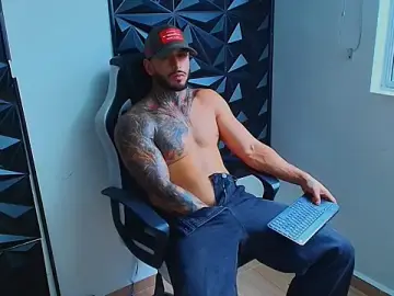 Stripchat Live Sex Cam of mike_belle