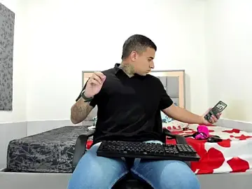 Stripchat Watch Live Sex Cams of simookeler