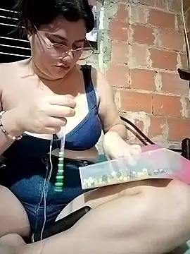 Stripchat Live Sex Cam of ariana_d20