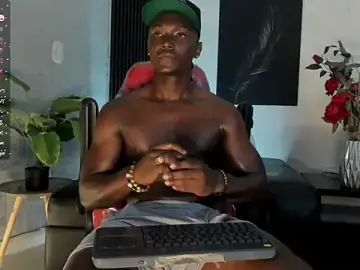 Stripchat Watch Live Sex Cams of DannSmmith