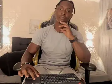 Stripchat Free Porn Cam of DannSmmith