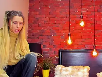 Stripchat Adult Webcam of ChristynaRoss