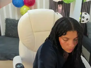Stripchat Watch Live Sex Cams of LittleeStar