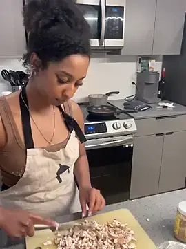 Stripchat Live Sex Cam of Your_Paris