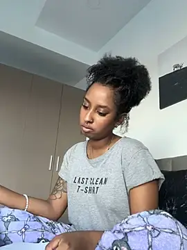 Stripchat Free Porn Cam of Your_Paris